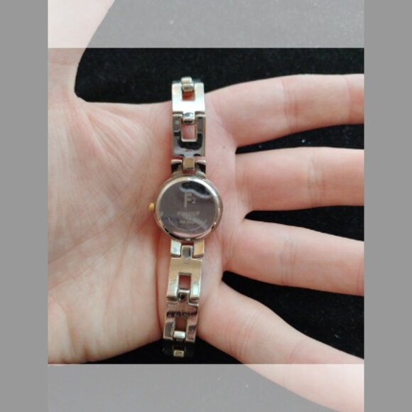 Fossil F2 women's watch **needs battery** - Picture 4 of 4